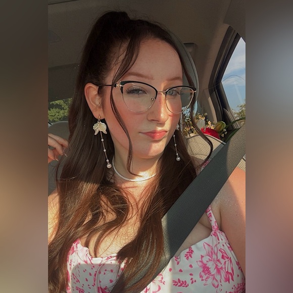 Meet your Posher, Raine - Picture 1 of 1